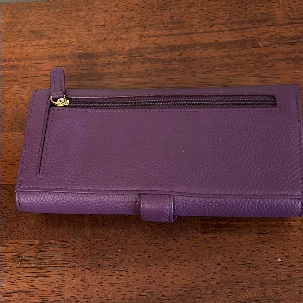 Elegant Purple NWOT Wallet with Minimalist Design - Picture 2 of 8